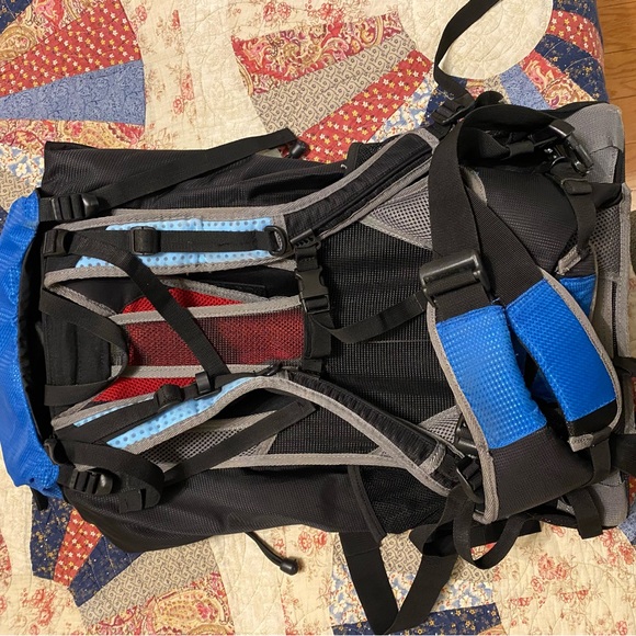 Coleman 45L Hiking Backpack - Picture 3 of 3